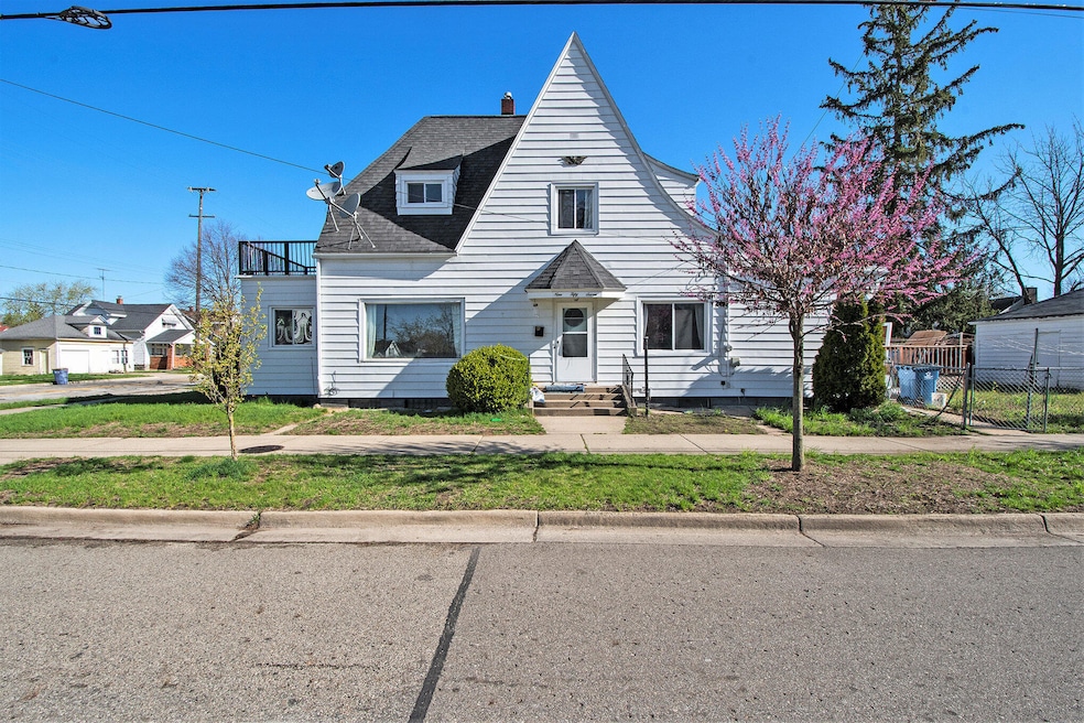 957 Myrtle St.