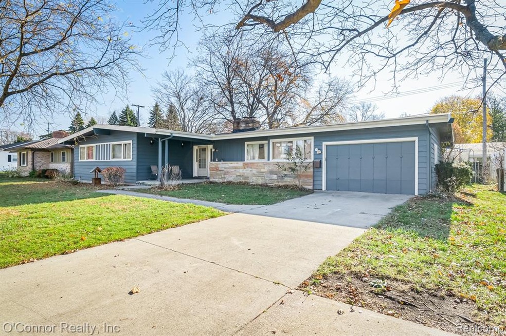 920 Hollis St, Port Huron, MI 48060 - photo 1