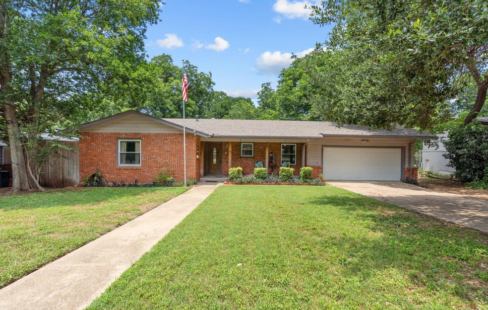 42 Shadowbrook Ln, Hurst, TX 76053 - photo 1