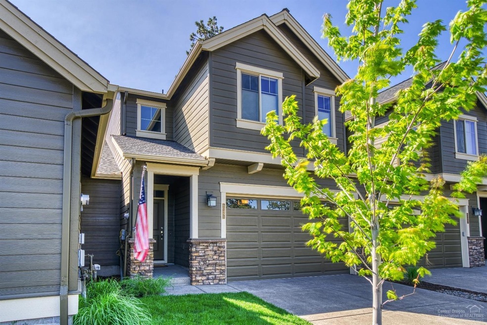 60491 Hedgewood Ln, Bend, OR 97702 - photo 1