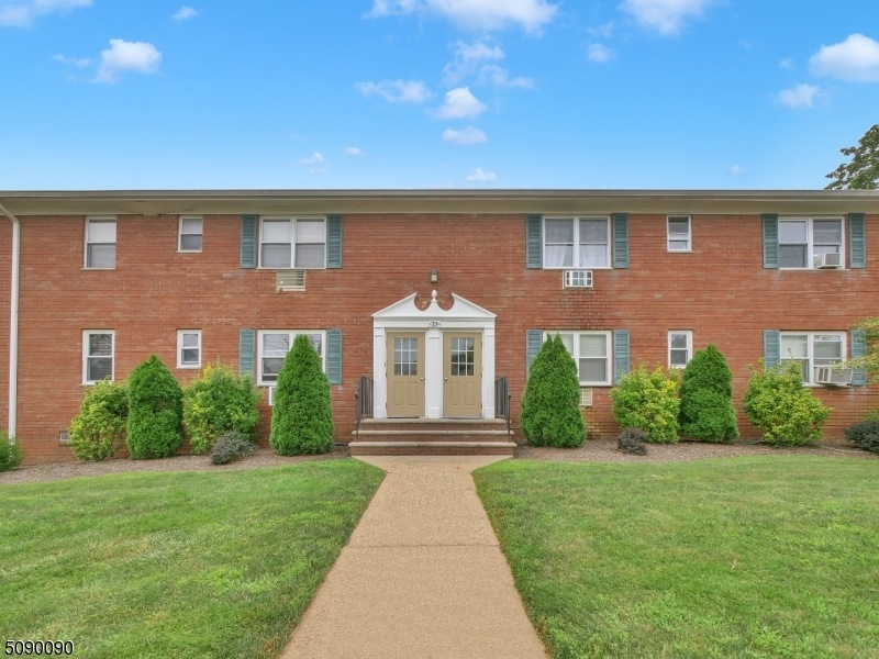 39 Knox Terrace unit 2B, Wayne, NJ 07470 - photo 1