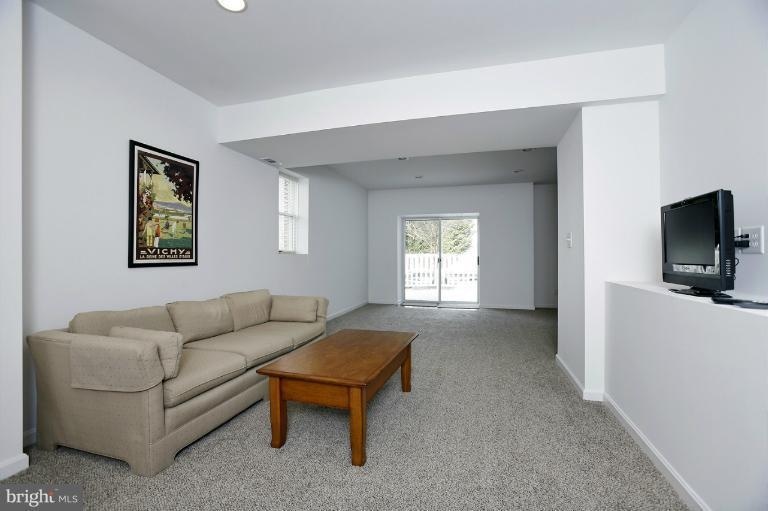 4375 Capital Dr, Sykesville, MD 21784 - photo 1