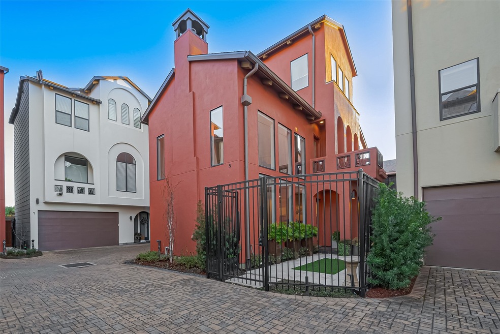 1511 Missouri St unit 5, Houston, TX 77006 - photo 1