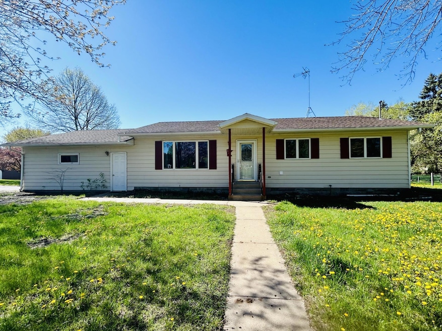 620 10th St N, Sauk Rapids, MN 56379 - photo 1