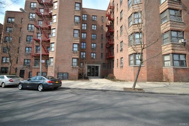306 E Mosholu Pkwy S unit 2D, Bronx, NY 10458 - photo 1