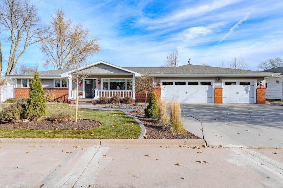 2201 Marshall St, Wausau, WI 54403 - photo 1