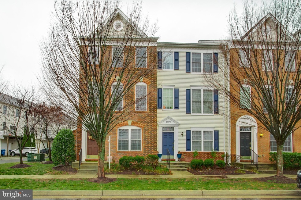 25377 Crossfield Dr, Chantilly, VA 20152 - photo 1