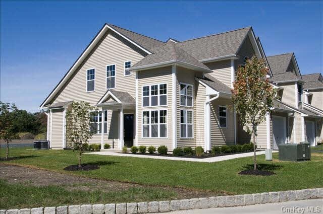 9 Halley Ct unit 32G, Poughkeepsie, NY 12601 - photo 1