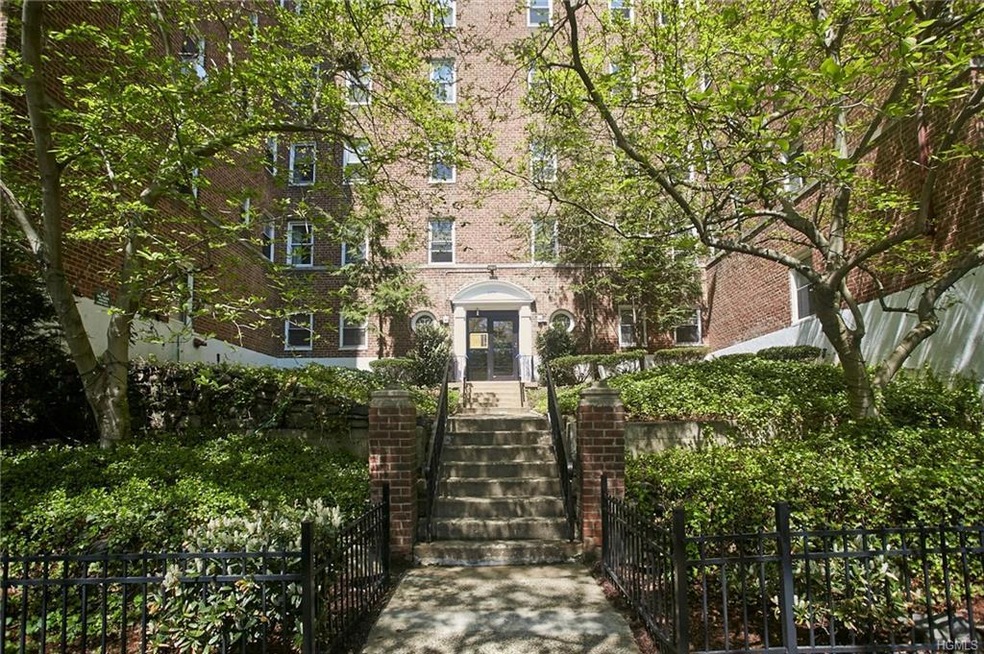 801 Bronx River Rd unit 3I, Bronxville, NY 10708 - photo 1