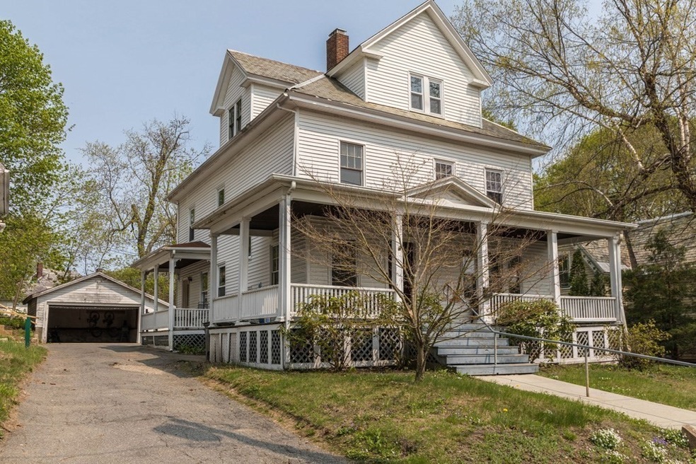 102 Chestnut St, Gardner, MA 01440