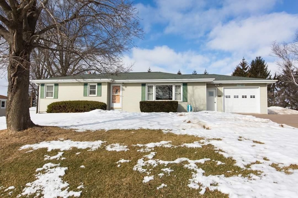 140 East St, Potosi, WI 53820 - photo 1