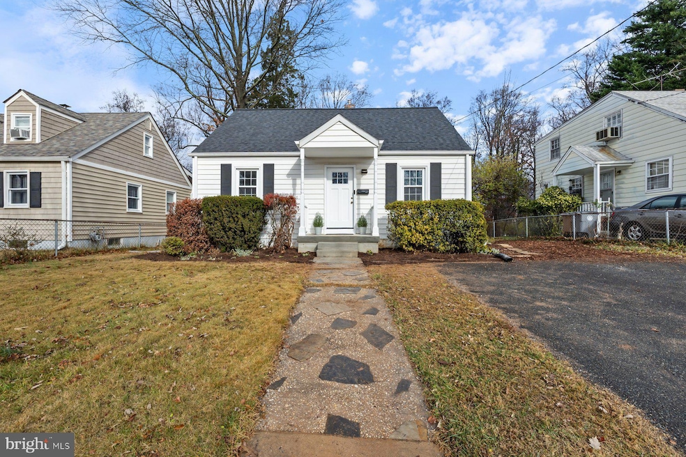 527 Beall Ave, Rockville, MD 20850 - photo 1