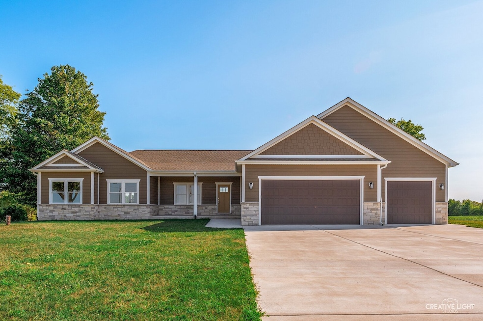 2898 N 4450th Rd, Sandwich, IL 60548 - photo 1