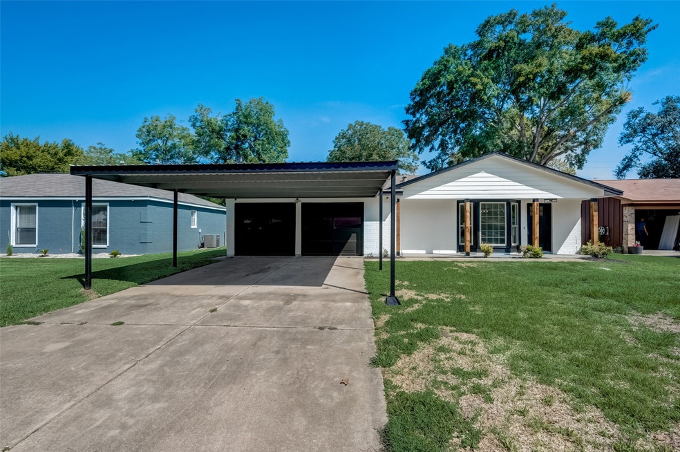 315 Cypress St, Alvin, TX 77511 - photo 1