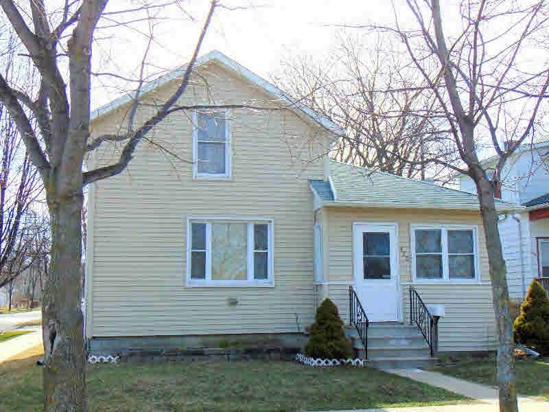 320 N Jackson St, Bay City, MI 48708 - photo 1