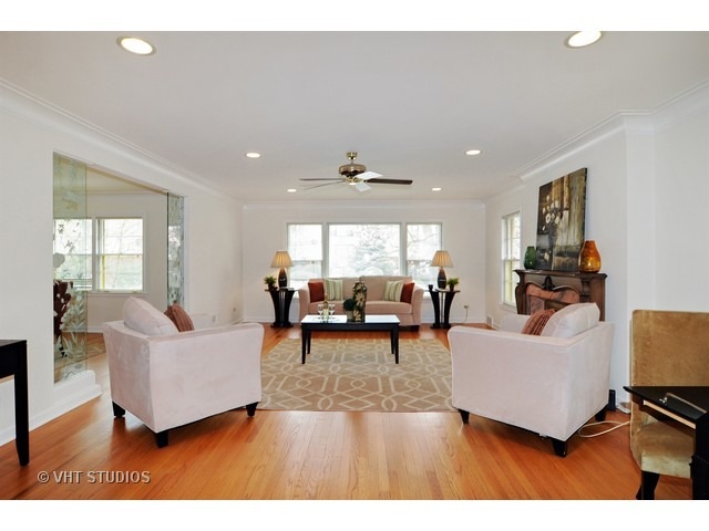 2904 W Granville Ave, Chicago, IL 60659 - photo 1