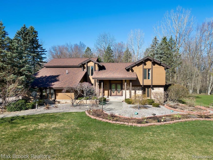 3052 Westman Ct, Bloomfield Hills, MI 48304 - photo 1