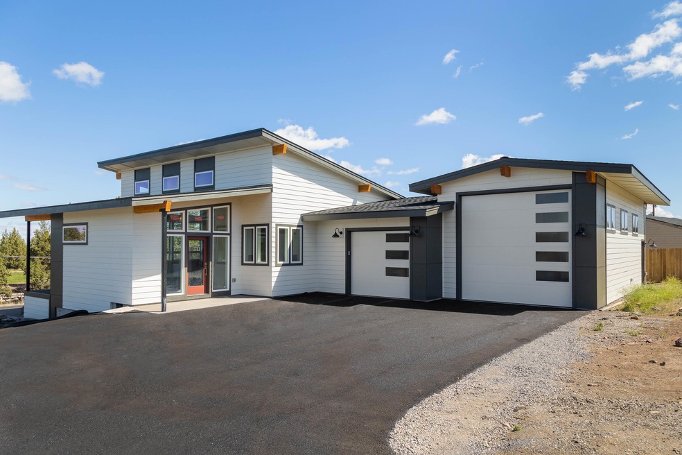 2370 SW Helmholtz Way, Redmond, OR 97756 - photo 1