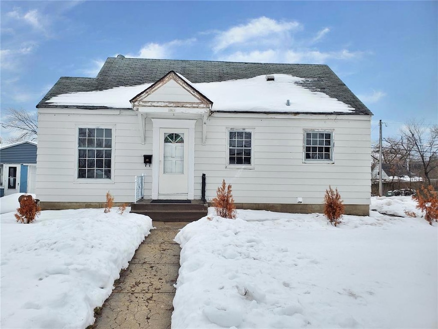 1911 Williams Blvd SW, Cedar Rapids, IA 52404 - photo 1