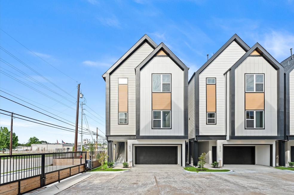 5209 Green Pine Tree Dr, Houston, TX 77018 - photo 1