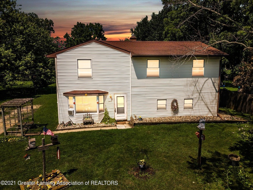 2410 Bliesener St, Lansing, MI 48911 - photo 1