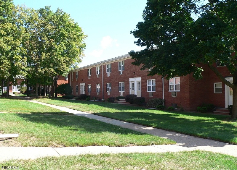 44 Knox Terrace unit 2A, Wayne, NJ 07470 - photo 1