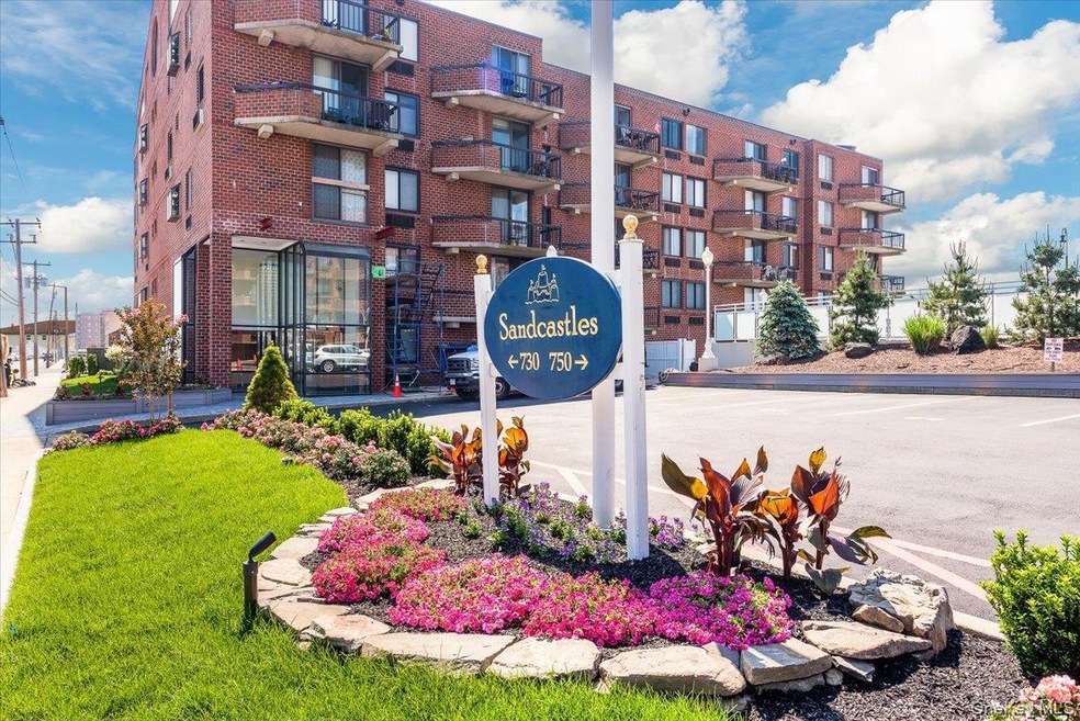 Sandcastles unit 2J, Long Beach, NY 11561 - photo 1