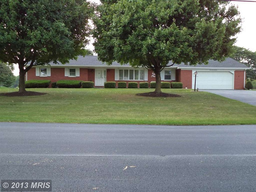 2931 Roosevelt Dr, Chambersburg, PA 17201 - photo 1