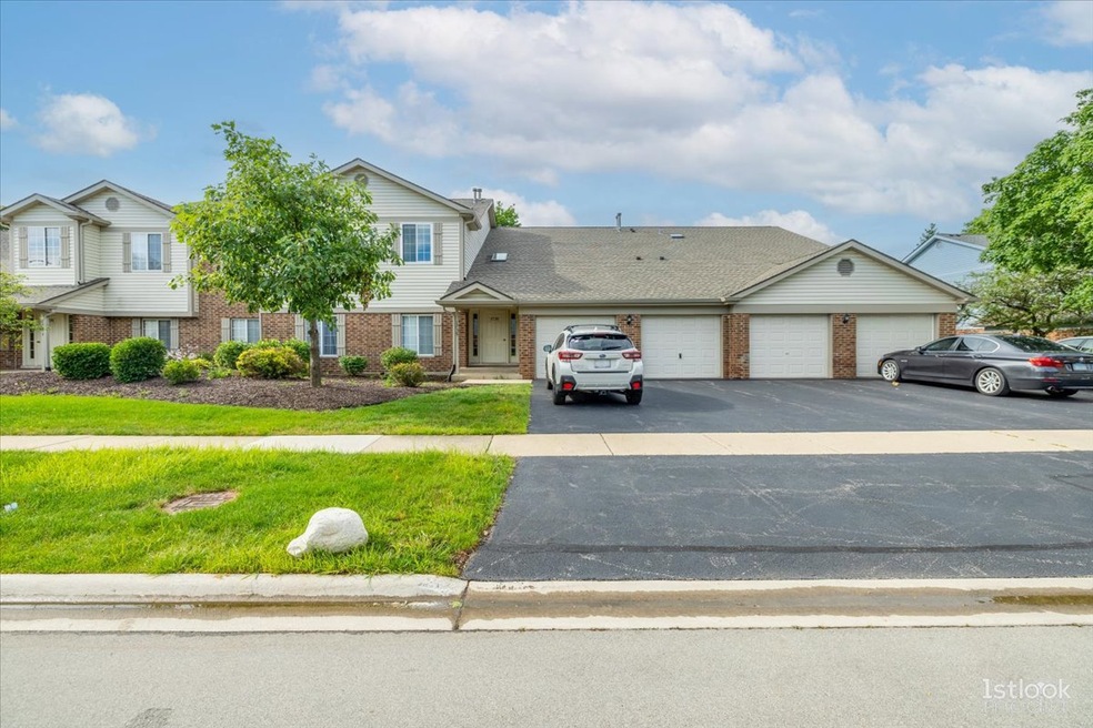 1735 Chesapeake Ln unit 6, Schaumburg, IL 60193 - photo 1