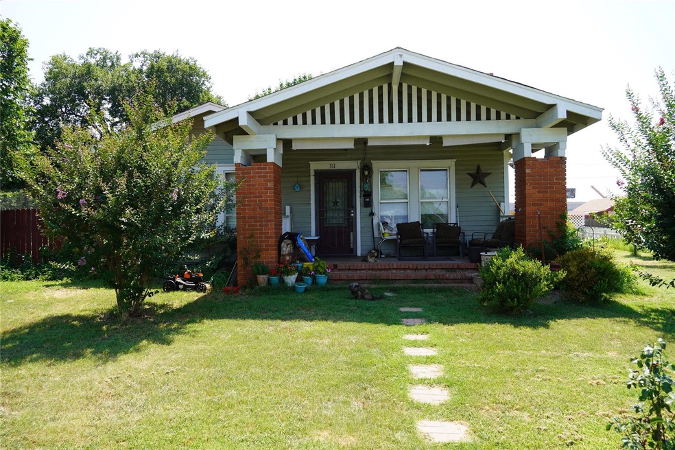 311 Fannin St, Nocona, TX 76255 MLS 20366456