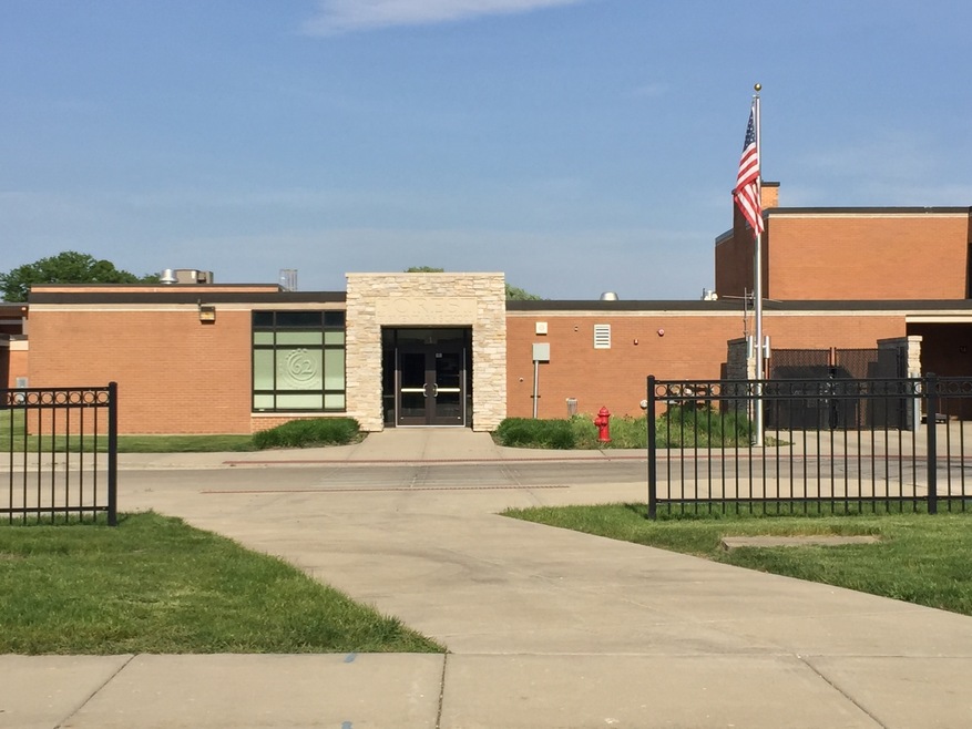 1410 S 6th Ave, Des Plaines, IL 60018 - photo 1