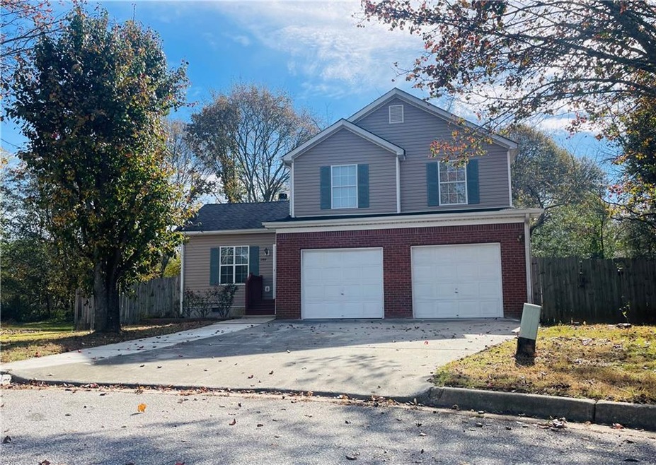 View of front property featuring a garage