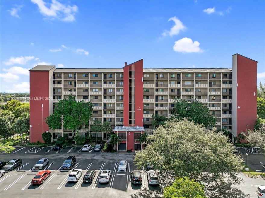 2206 S Cypress Bend Dr unit 801, Pompano Beach, FL 33069 - photo 1