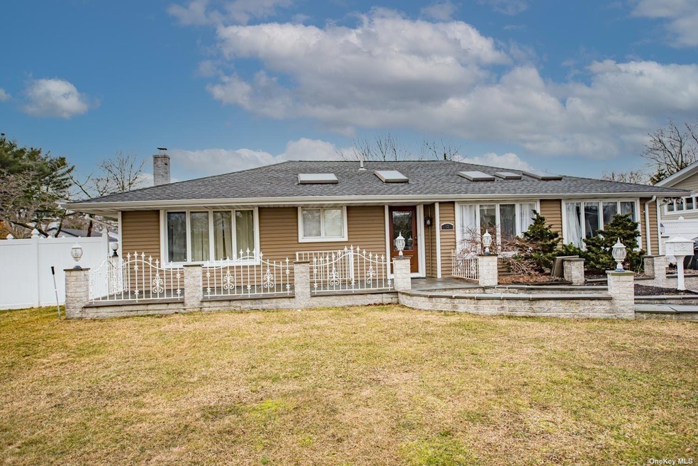 12 Ruth Blvd, ComMacK, NY 11725 - photo 1