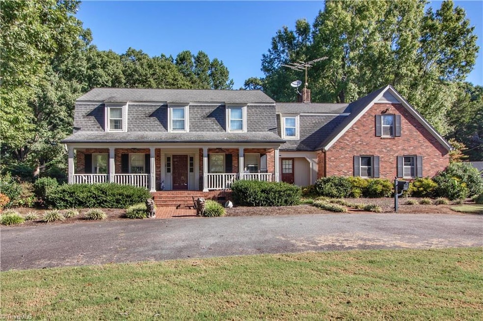 146 Chantilly Ln, Statesville, NC 28625 - photo 1