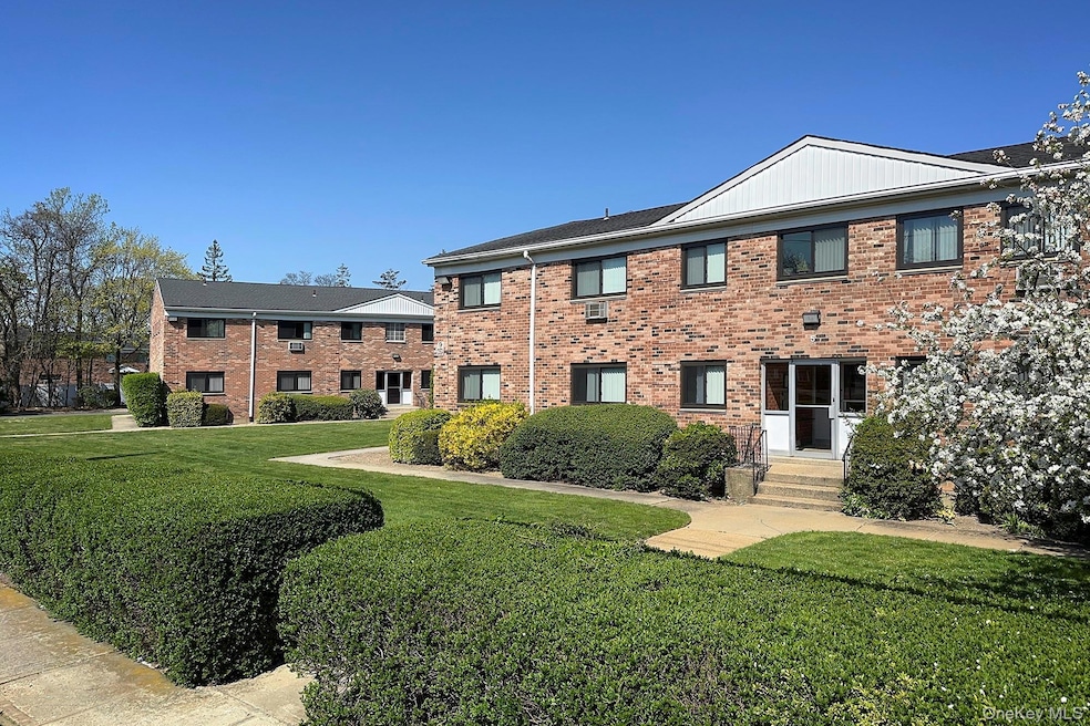 407 E Main St unit 407-5B, Bay Shore, NY 11706 - photo 1