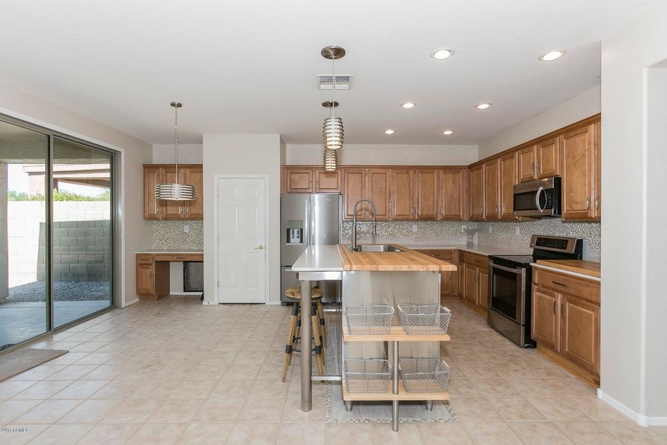 39610 N Rolling Green Way