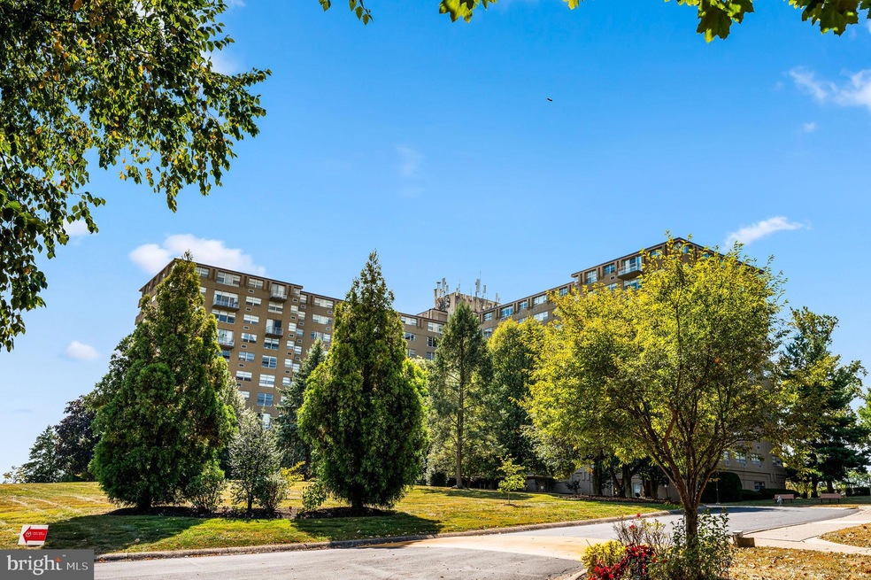 Radnor House unit 210, Bryn Mawr, PA 19010 - photo 1