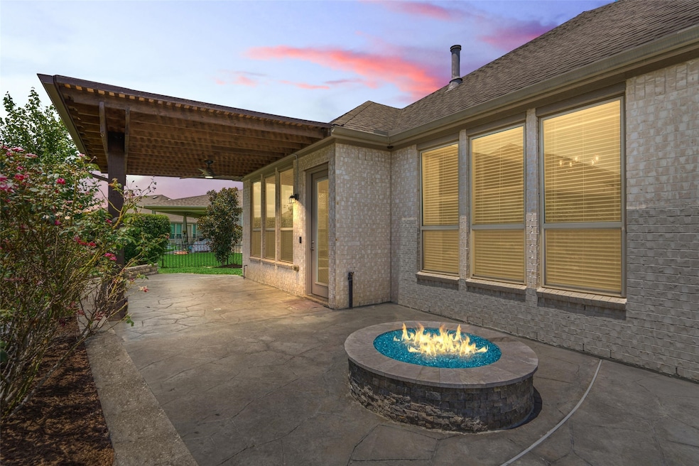 155 Chestnut Bay, the Woodlands, TX 77382 - photo 1