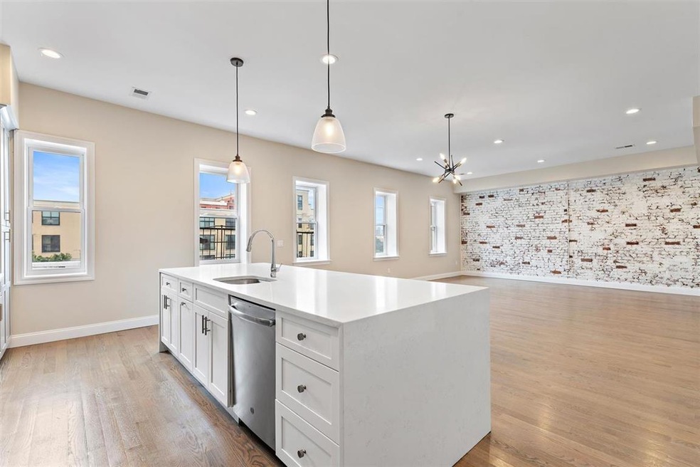 16 Oak St unit 4, Weehawken, NJ 07086 - photo 1