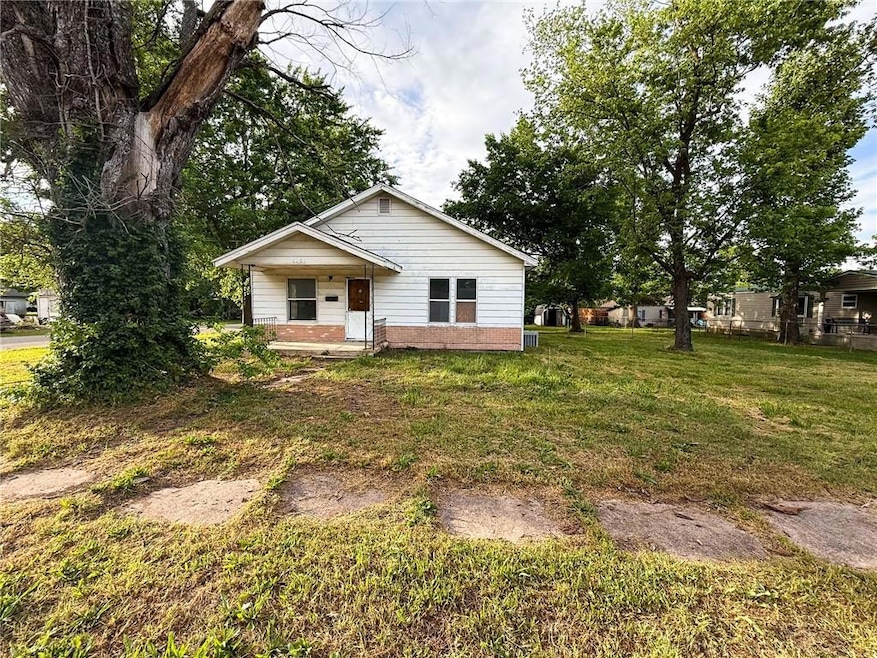 1101 E Sycamore St, Columbus, KS 66725 - photo 1
