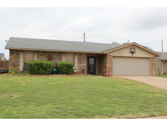 213 Swales Blvd, Elk City, OK 73644 - photo 1