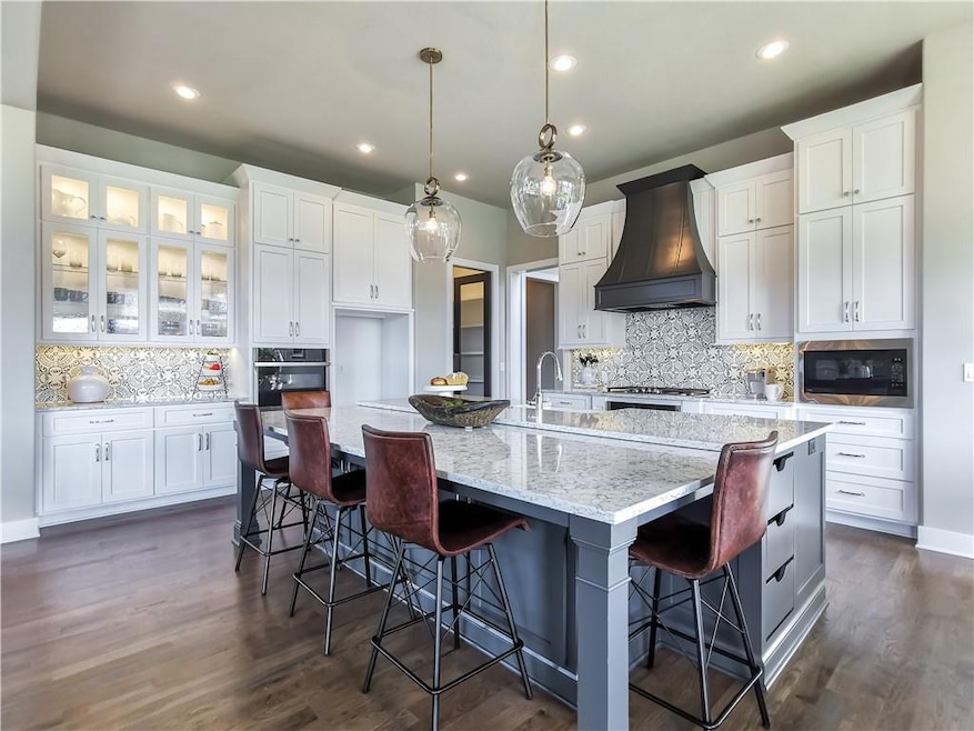 15915 Glenfinnan Way, Vlg Loch Loyd, MO 64012 - photo 1