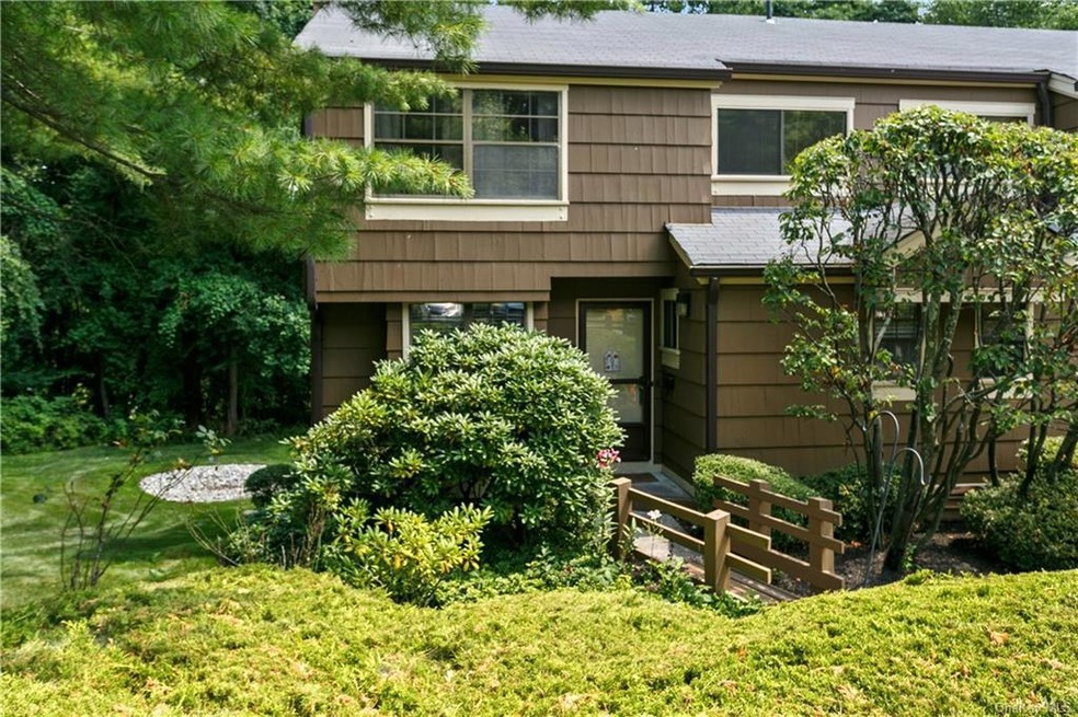 101 Treetop Cir unit 101, Nanuet, NY 10954 - photo 1