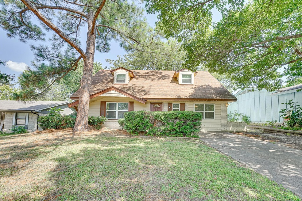 802 Phillips Dr, Ennis, TX 75119 - photo 1