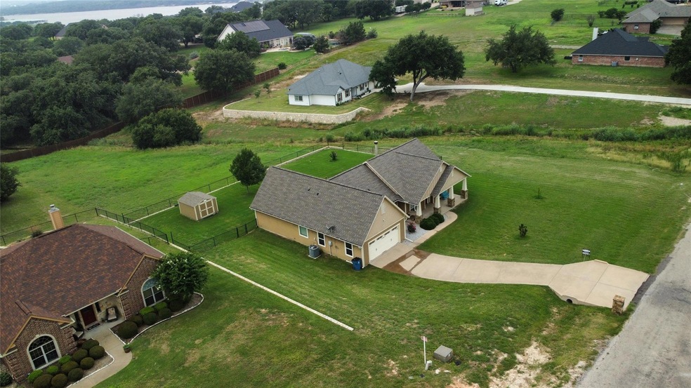 2109 Darby Dan Ct, Granbury, TX 76049 - photo 1
