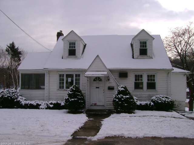292 Edgewood Ave, Waterbury, CT 06706 - photo 1