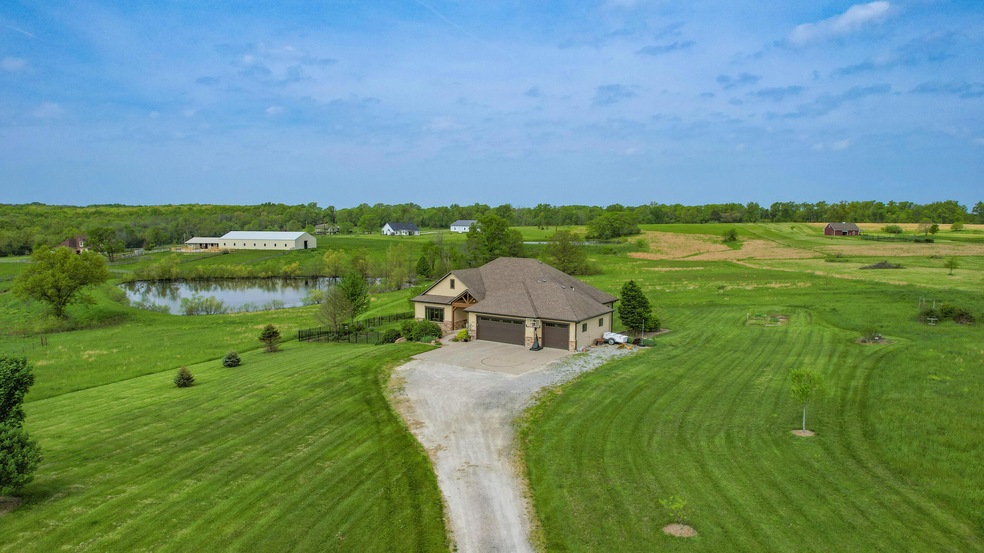 10969 E Bowling Ln, Columbia, MO 65201
