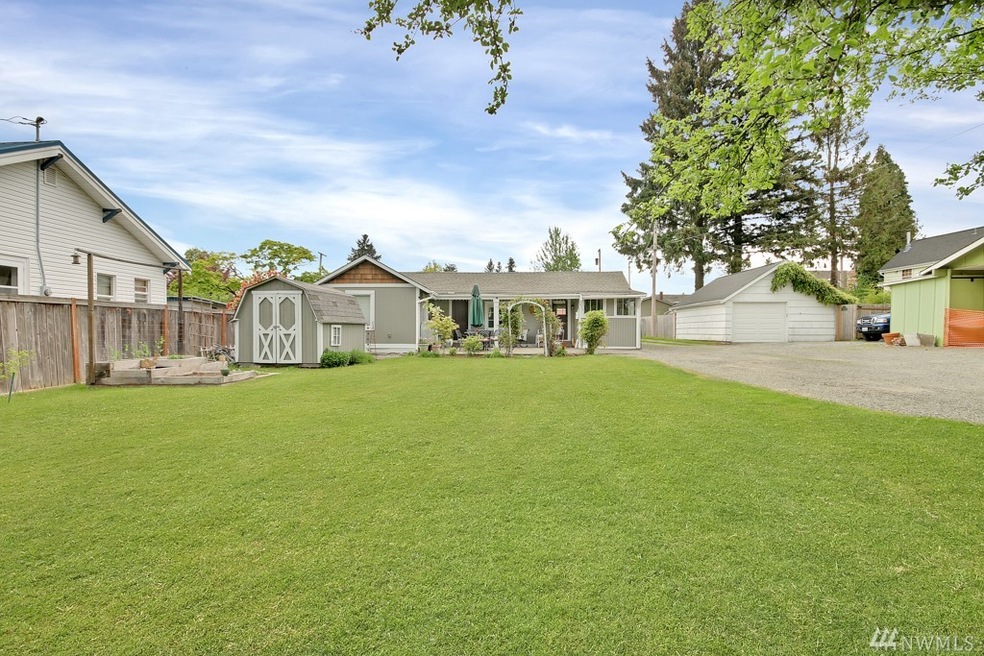 1633 Marshall Ave, Enumclaw, WA 98022 - photo 1