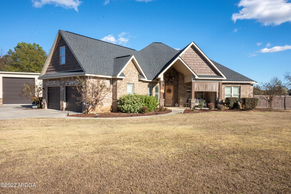 320 Peregrine Dr, Byron, GA 31008 - photo 1